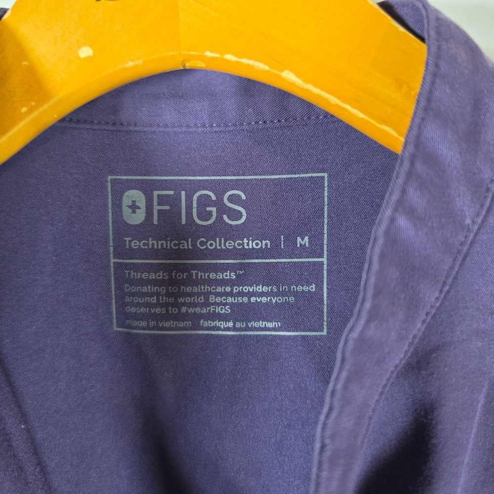FIGS Technical Collection Purple Mandarin Collar Sleeveless Scrub Top Medium - Picture 2 of 8